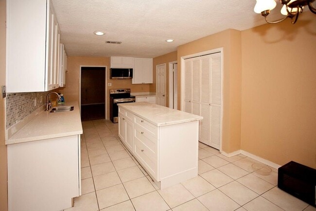 Building Photo - 6318 Crakston St