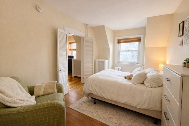 Building Photo - 1748 Beacon St