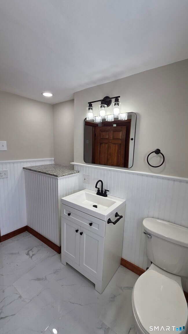 Building Photo - 5 Morris Rd