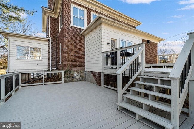 Building Photo - 311 W Main St