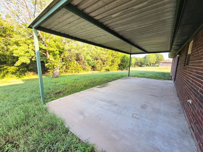Building Photo - Charming 3-Bed, 2-Bath Country Home in Kem...