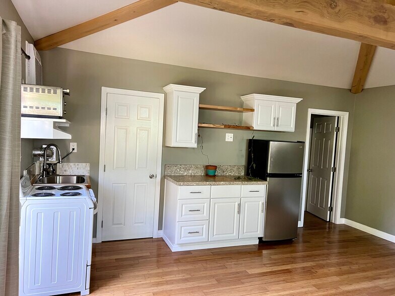 Building Photo - 10748 Charnock Rd