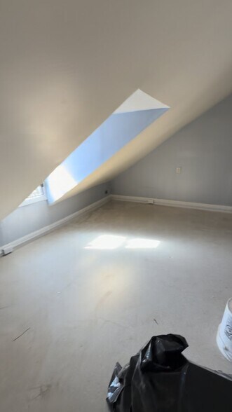 Building Photo - 415 S 10th St