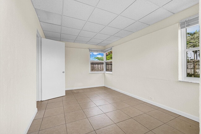 Building Photo - 261 NE 45th St