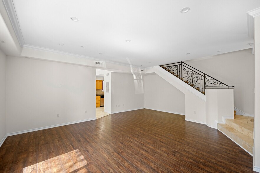 Building Photo - 345 W Loraine St