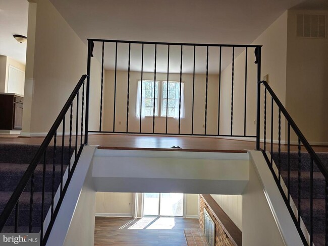 Building Photo - 6013 Harvester Ct