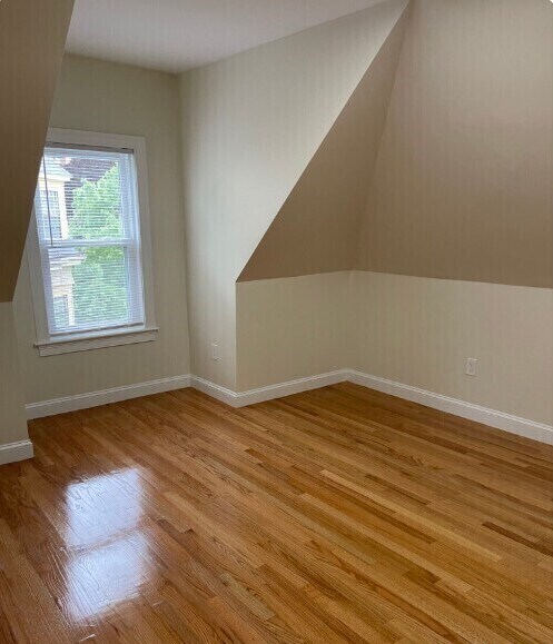 Building Photo - 16 Harris St