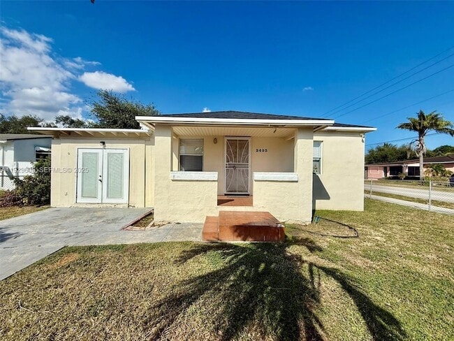 Building Photo - 2403 Scott St