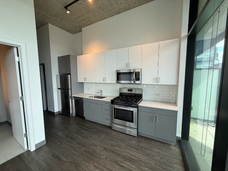 Primary Photo - 180 N Elizabeth St
