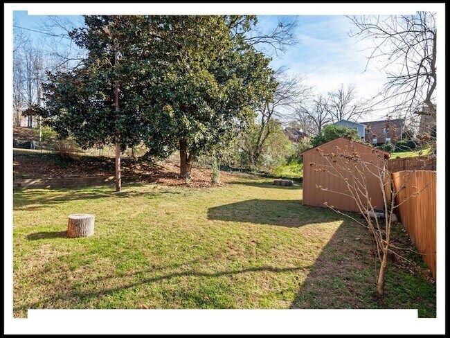 Building Photo - 112 E Lawson St