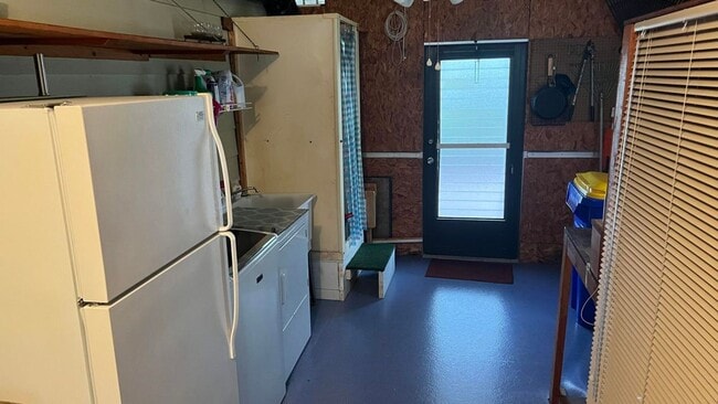 Building Photo - Large 2 Bedroom/2 Bath PALM HARBOR Manufactured Home in Cambridge 55+ Community In Hobe Sound Flo...