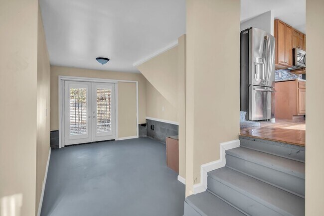 Building Photo - 1065 Lakeland Dr