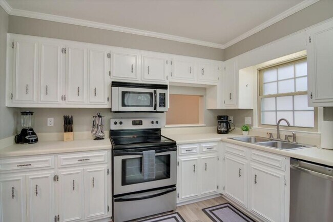Building Photo - 705 Beacon Hill Ln