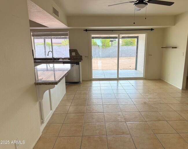 Building Photo - 1019 E Rowlands Ln