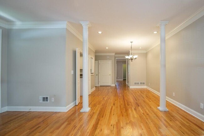 Building Photo - 471 Connally St SE