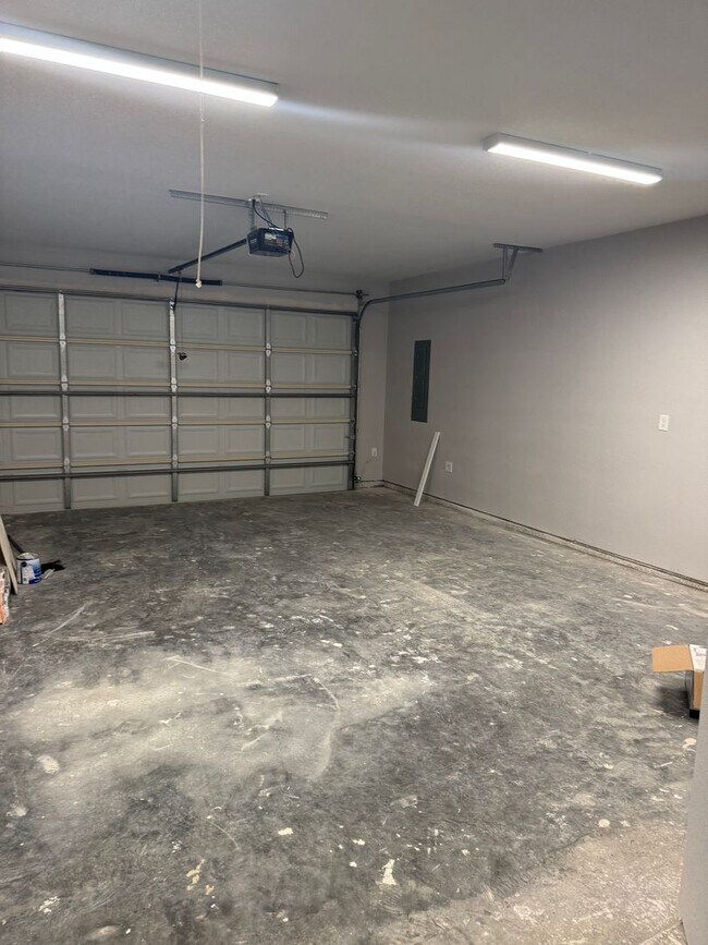 Building Photo - 3/2/2 NEW CONSTRUCTION Spacious YARD WITH ...