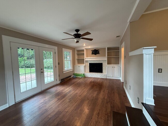 Building Photo - Gorgeous 4 Bed, 3 Bath Haymount Home