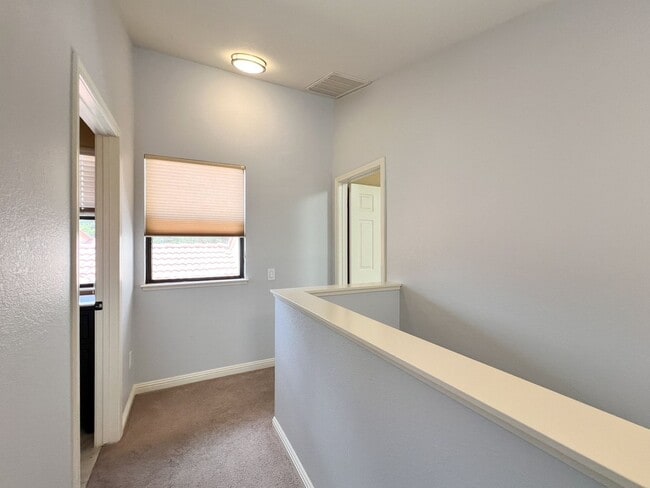 Building Photo - 39 Fountain Grove Cir