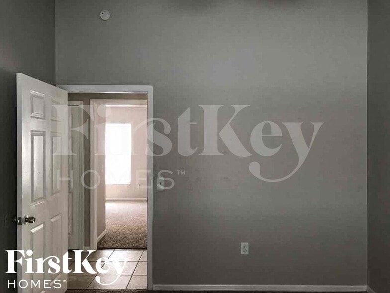 Building Photo - 6505 Viewpoint Ct