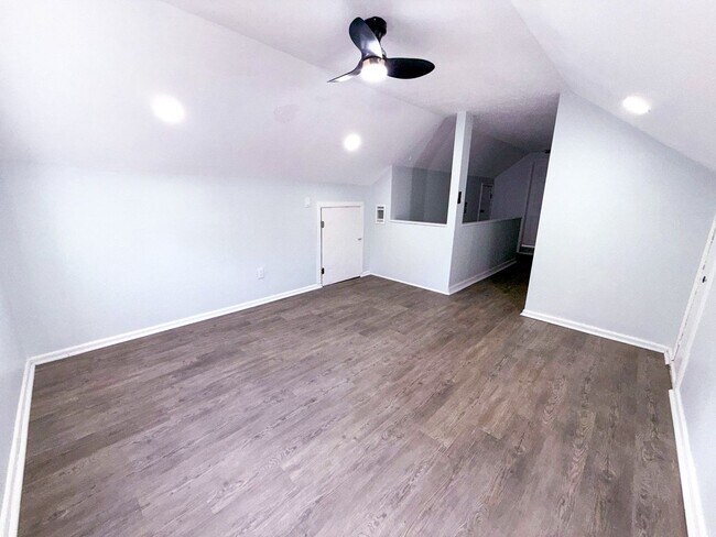 Building Photo - Stunning Full Remodel! 3BR/2BA Home with F...