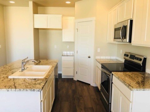 Kitchen - 3120 W Sunny Cove St