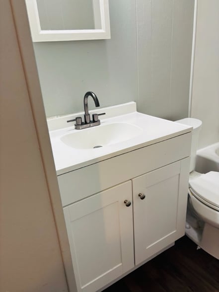 Building Photo - 110 Hall Ct