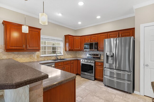 Building Photo - 506 Lakeway Dr