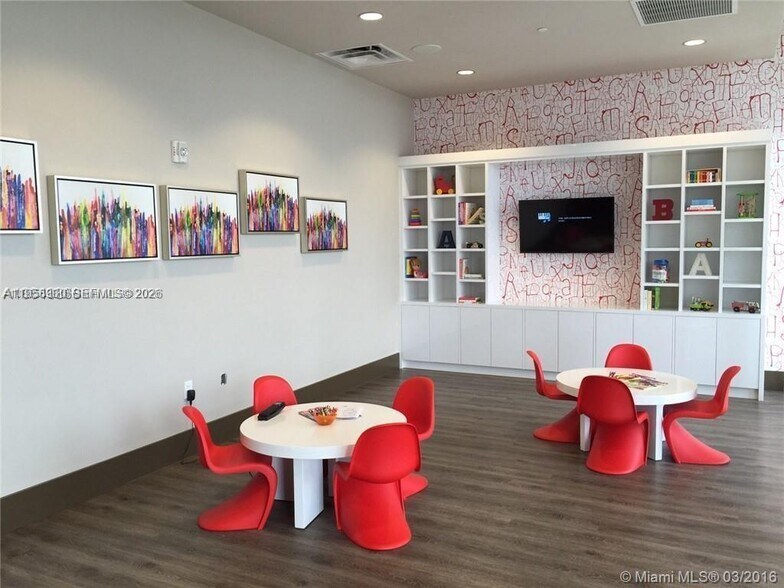 Building Photo - 5252 NW 85th Ave