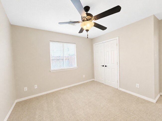 Building Photo - 1823 Strongs Ct