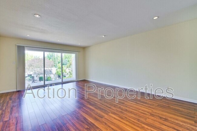 Building Photo - 21 Willow Rd