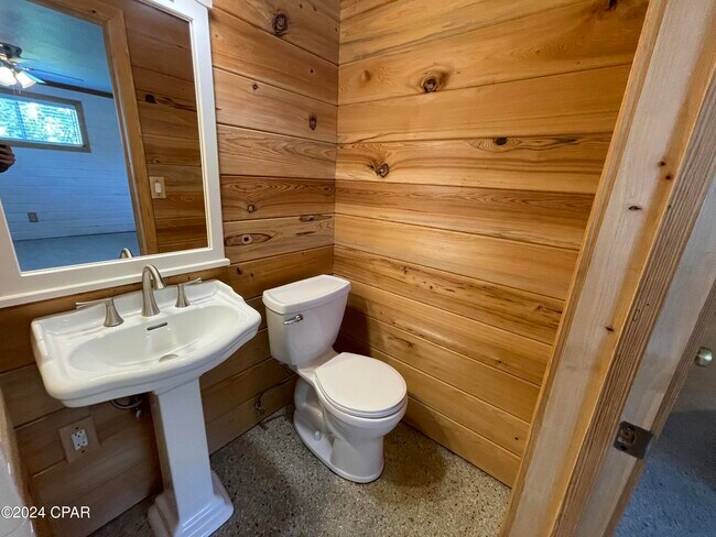 Building Photo - 305 Tarpon St