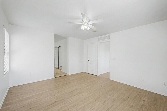 Building Photo - 9464 W Sheridan St