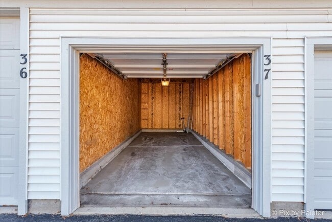 Building Photo - 2215 Aurora Dr