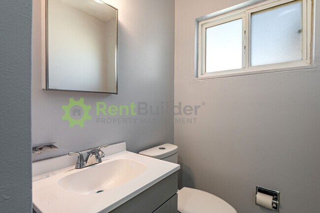 Building Photo - 8505 Roma Ave NE