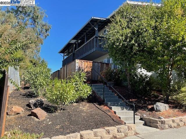 Building Photo - 223 Arana Dr