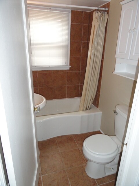 BATH RM. - 113 N Connecticut Ave