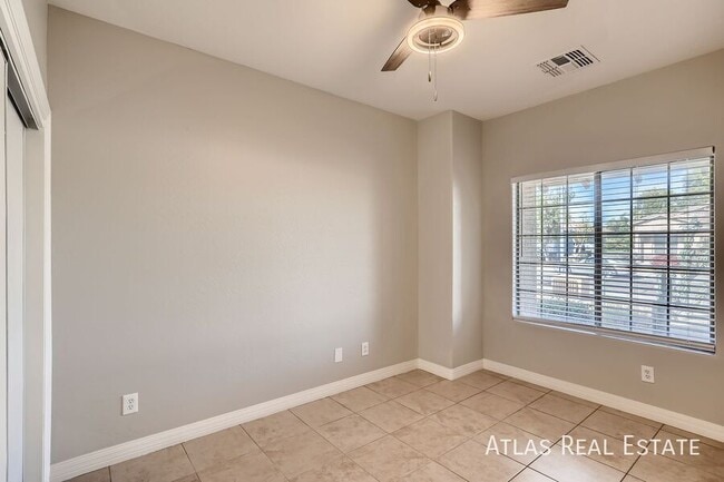 Building Photo - 13723 W Maui Ln