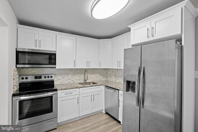Building Photo - 9728 Kingsbridge Dr