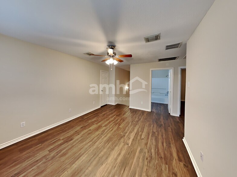 Building Photo - 2219 Shady Pine Dr