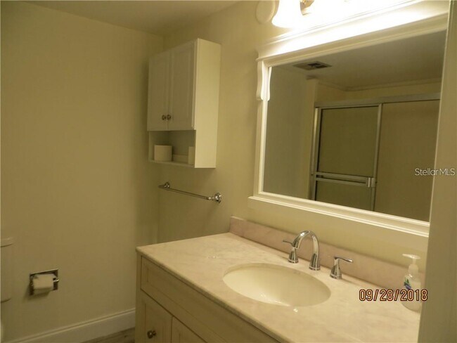 Building Photo - 121 Island Way
