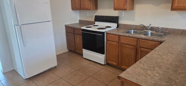 Building Photo - 3309 Barcelona Dr
