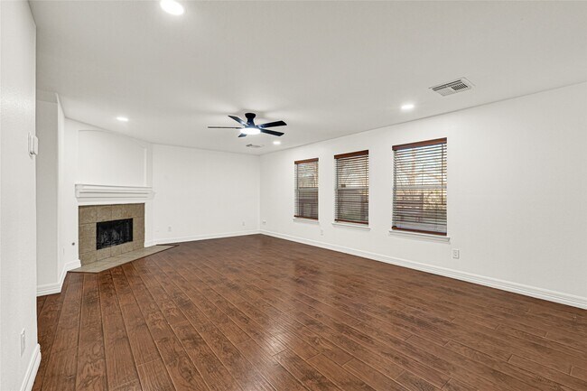 Building Photo - 15911 Breanna Ln