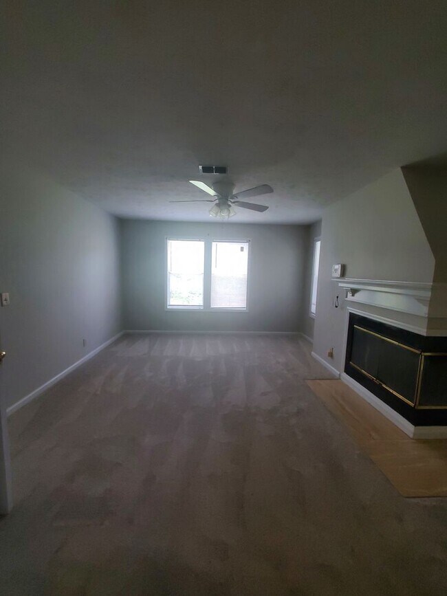 Building Photo - 6821 Willowbrook Dr