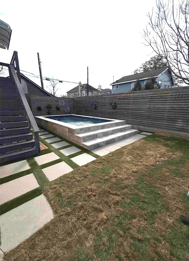 Building Photo - 618 E 16th St