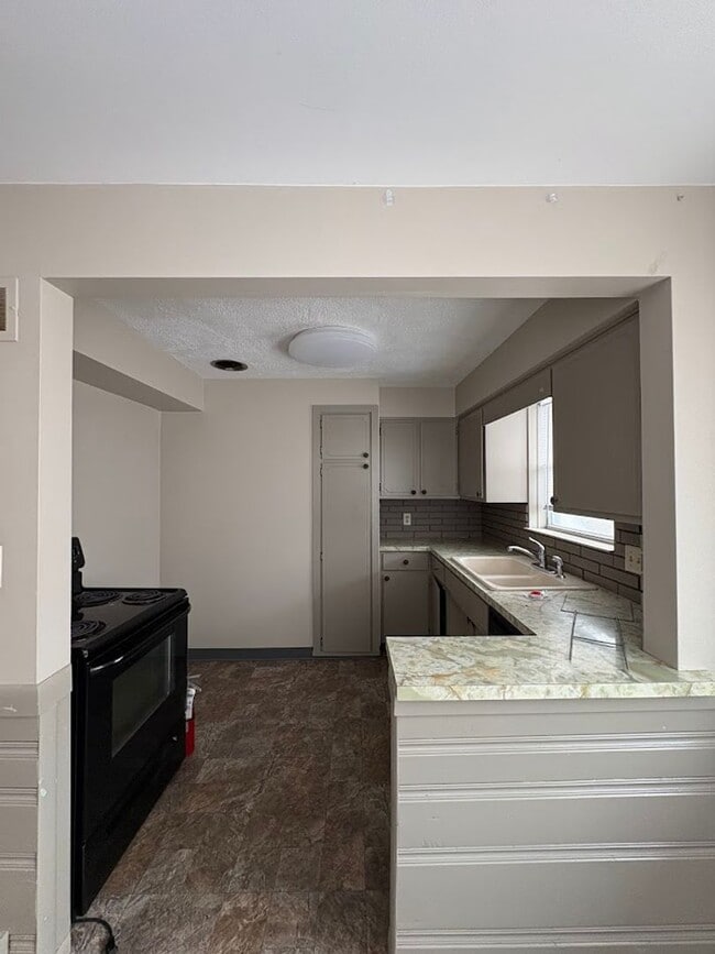 Building Photo - Three bedroom two bathroom single story home for rent