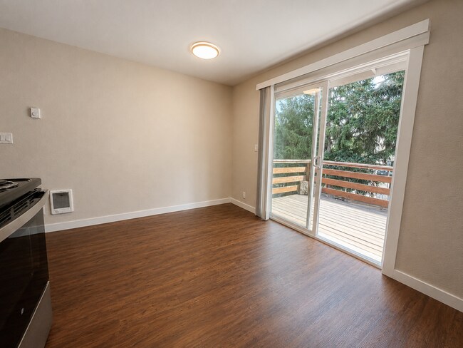 Building Photo - 310-316 S. Manzanita Court