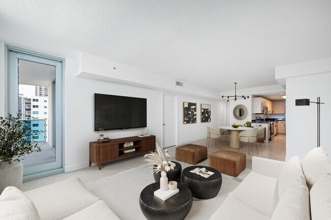 Building Photo - 7501 E Treasure Dr