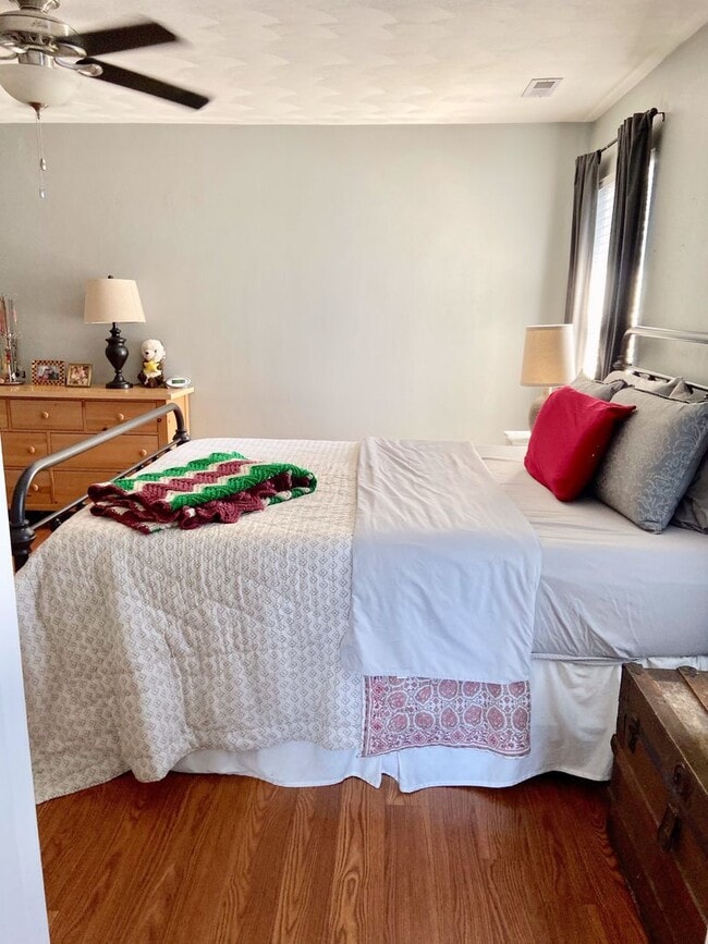 Building Photo - 3BD/2.5BA Home in Chicks Beach with Garage...