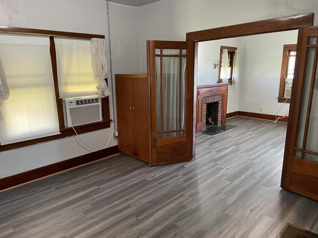 Building Photo - 610 Noble St