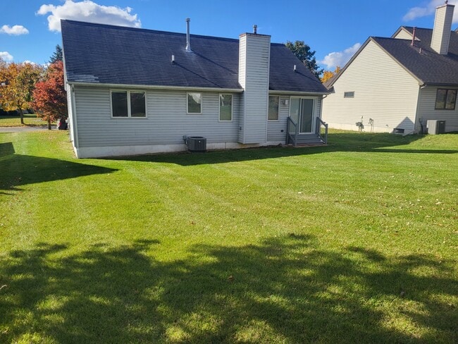 Building Photo - 454 Woodland Dr W